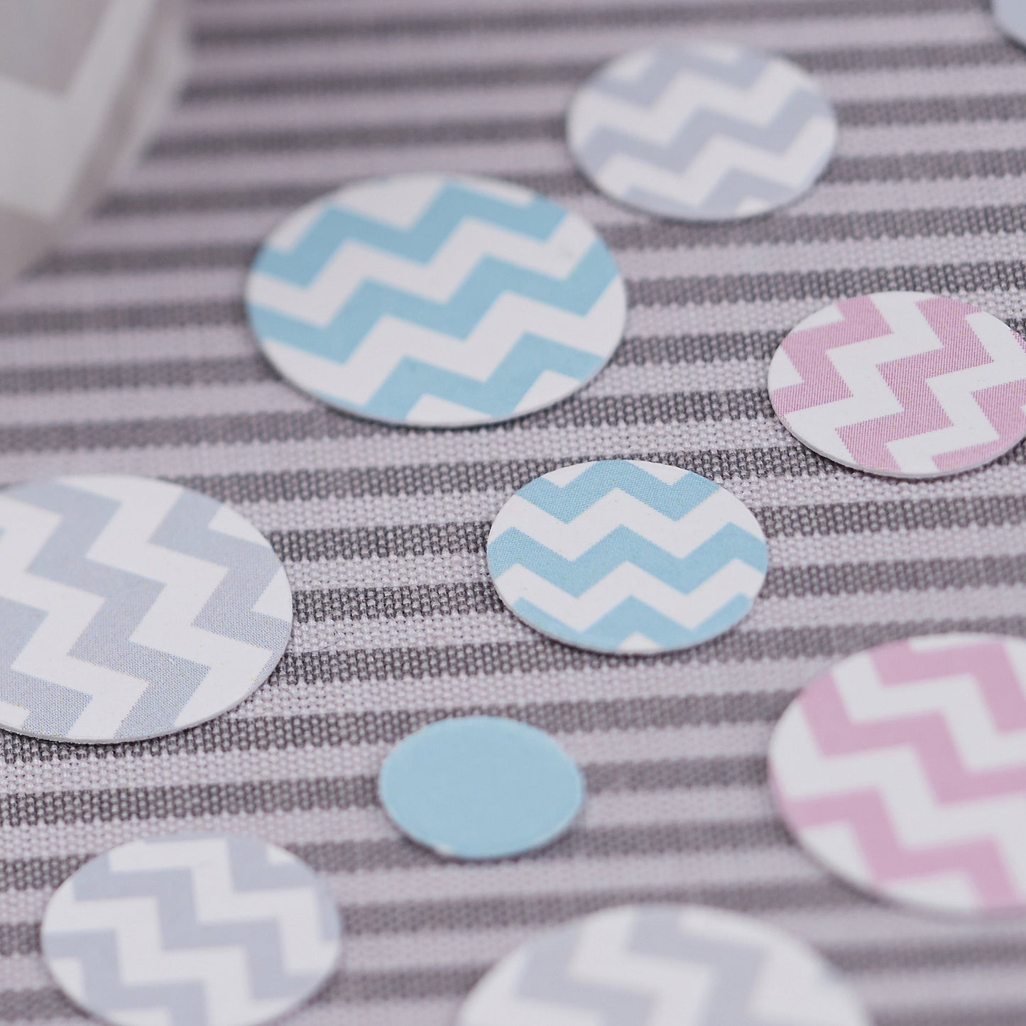 Table Confetti - Chevron Divine
