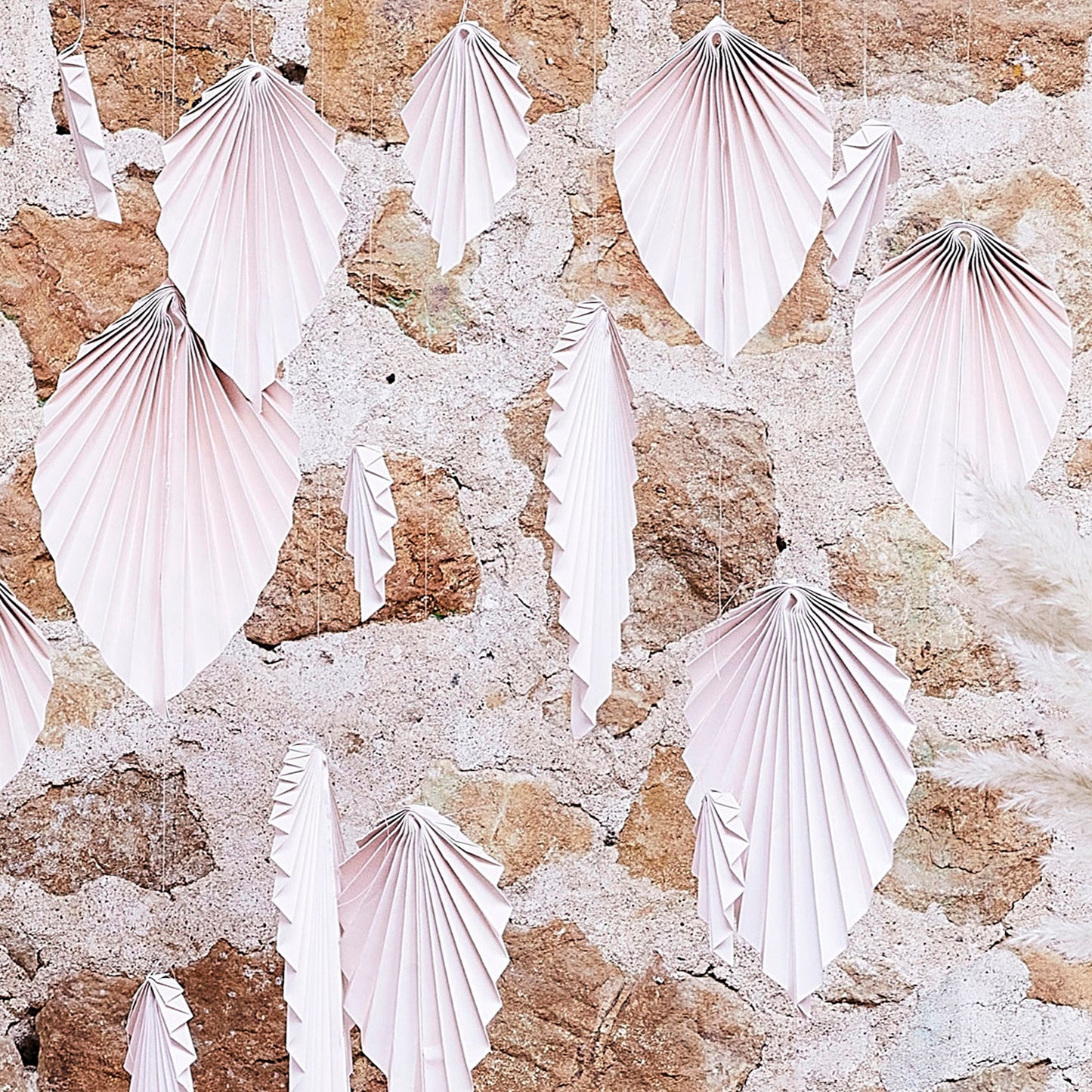 Pink Palm Spear Wedding Backdrop- 5 Inner Pack