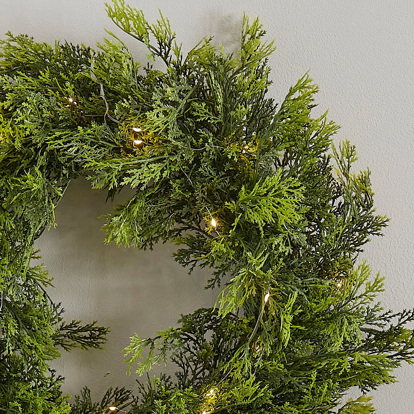Cedar Pine Foliage Christmas Wreath with Lights- 5 Inner Pack