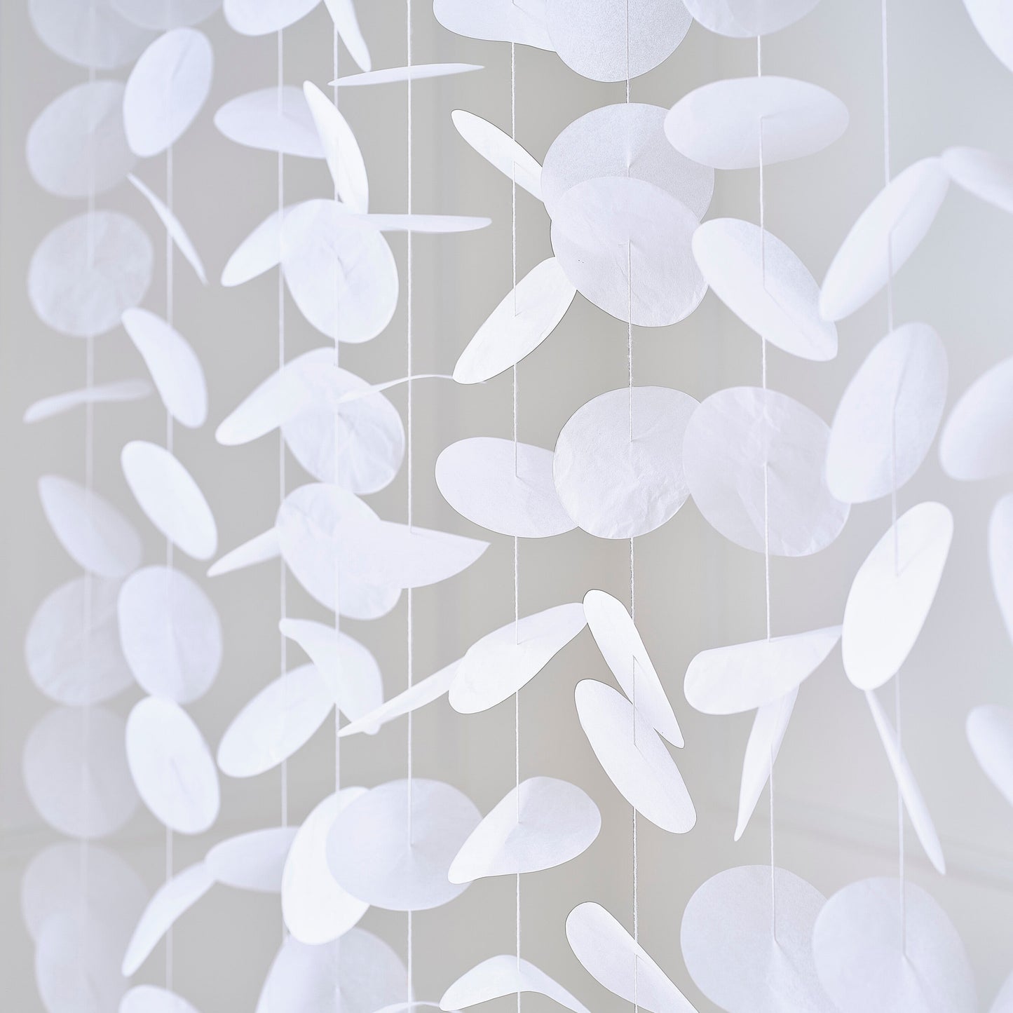 White Paper Disc Wedding Backdrop- 5 Inner Pack