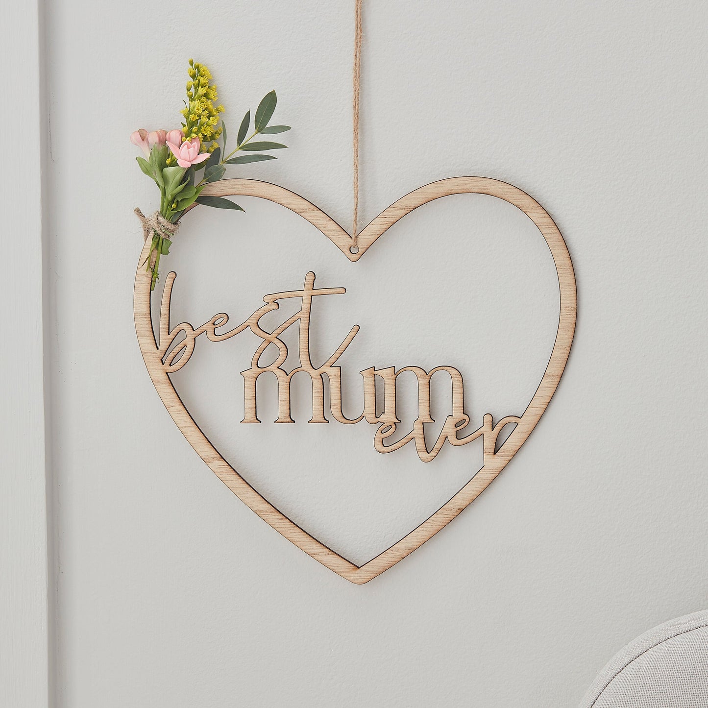 Wooden Best Mum Ever Heart Wreath- 5 Inner Pack