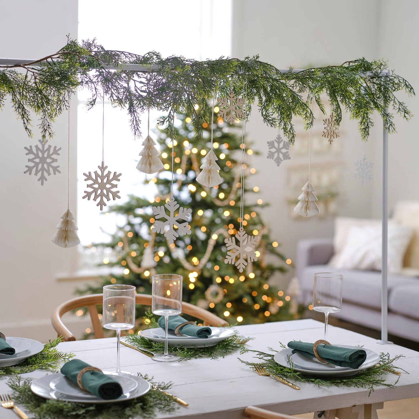 Wooden Snowflake & Honeycomb Tree Christmas Hanging Decorations- 5 Inner Pack