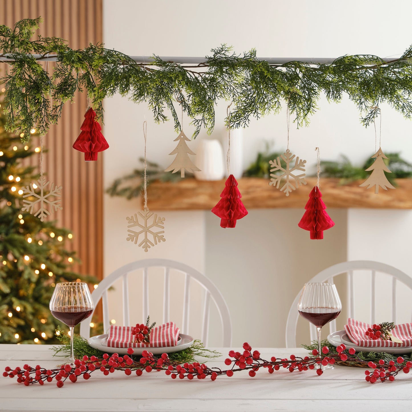 Wooden Trees, Foliage and Red Christmas Hanging Decorations- 5 Inner Pack